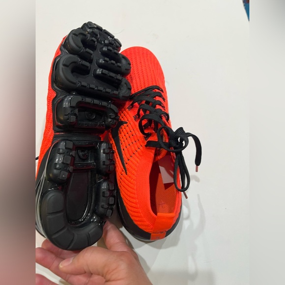 Nike Air Red Vapormax Sneakers in Flash Crimson Sz. 11 - Picture 3 of 8